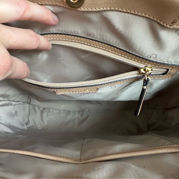 CALVIN KLEIN NWT Large Tote Nude Saffiano Leather Handbag H2RB1283 - Picture 11 of 16